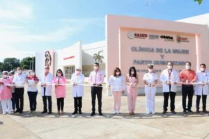 Rutilio Escandón pone en marcha la primera Clínica de la Mujer para la Atención de Parto Humanizado en Huixtla.